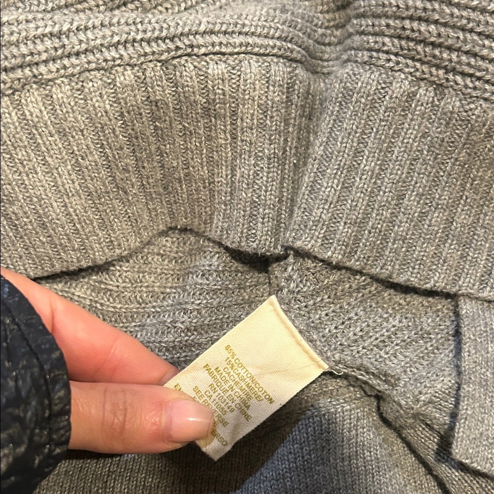 Shae Cotton Cashmere Blend Grey V-neck Sweater Size Medium - Picture 7 of 8